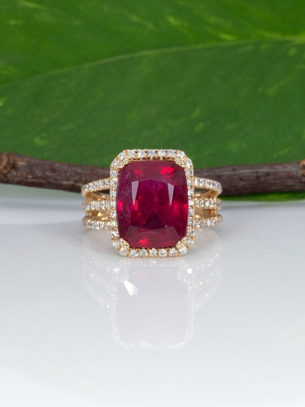 7.6Ct Madagascar Ruby Ring with Earth-Mined Diamond Accents: Solid 14K Gold - Picture 3 of 9